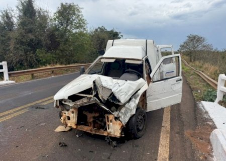 Casal de Dourados se envolve em acidente na BR-376