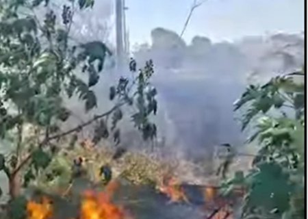 Vídeo - Defesa Civil de Itaporã atua em combate a incêndio na rotatória da Coca