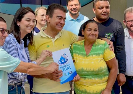 Vice-prefeita Gianni Nogueira participa da entrega de títulos de regularização fundiária