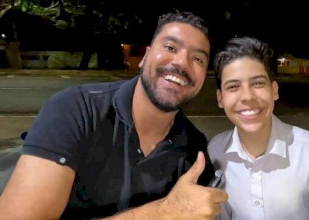 Fen&ocirc;meno da internet, pastor mirim lota igreja no bairro Cai&ccedil;ara