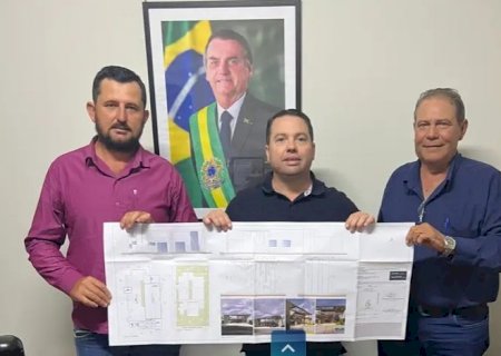 Douradina - Deputado Federal Rodolfo Nogueira recebe projeto da sede da câmara e confirma 500 mil reais em emenda para construção