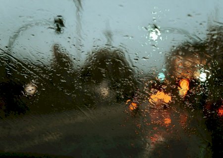 Frente fria ainda atua e leva risco de temporais a duas regiões