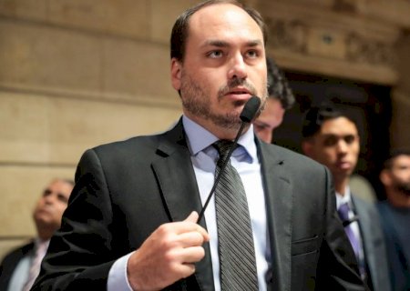Carlos Bolsonaro diz que pai tem risco 'iminente' de morte