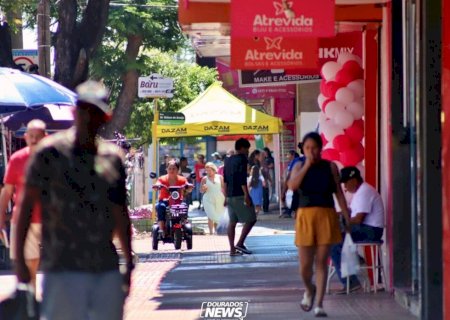 Comércio de Dourados funciona até às 20h neste sábado 