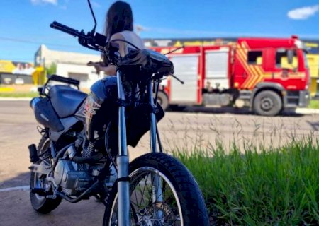Motociclista leva fechada, cai e fica ferido em acidente na Coronel Antonino