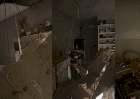 Teto de loja desaba durante temporal em Aquidauana