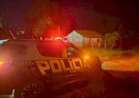 Bebedeira termina com mulher presa após quebrar prato na cabeça da vítima