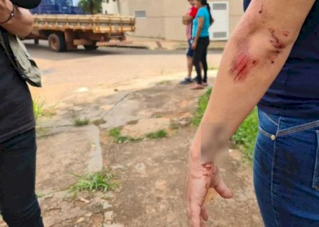 Mulher leva socos e tapas do filho durante briga de família em Rio Brilhante