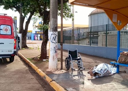 Homem é encontrado morto em ponto de ônibus em Dourados
