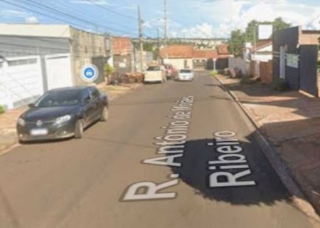 Mulher é agredida por golpes de machadinha na cabeça e pede socorro nua nas rua do MS