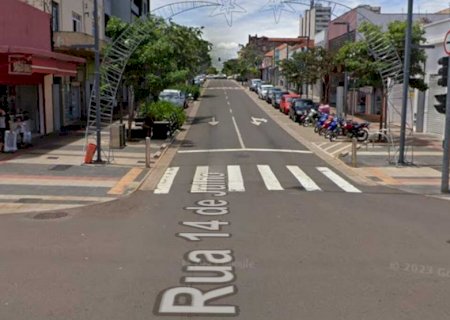 'Policiais de merda': vendedora de espetinho é presa com arma falsa