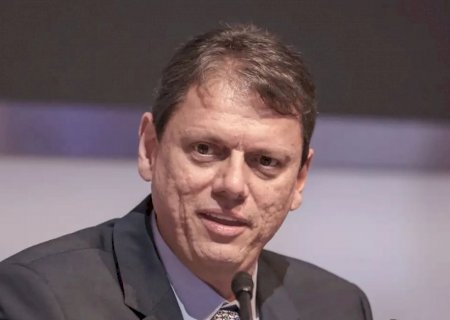 Moraes autoriza Tarcísio a visitar Bolsonaro na prisão na quinta-feira