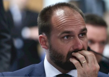 Eduardo Bolsonaro chama chefia da PF de ‘bajuladores de tiranos’ e nega retorno à instituição
