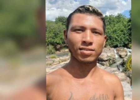 'Me tira logo da terra não aguento mais sofrer', diz mãe de jovem morto em briga de família