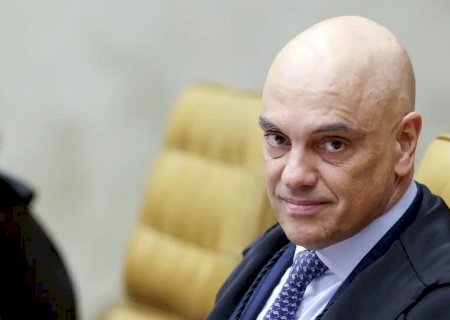 Moraes se declara impedido e envia a Gilmar Mendes pedido de domiciliar para Bolsonaro