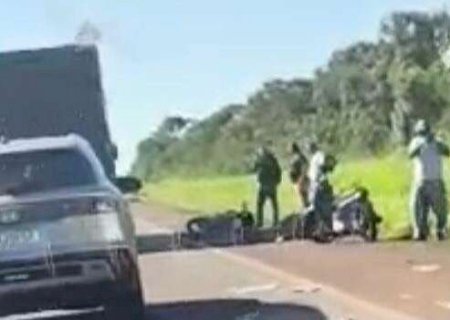 Motociclista morre ap&oacute;s ser atingido por telha que caiu de caminh&atilde;o