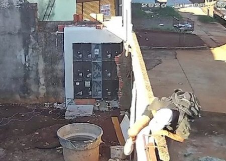 VÍDEO: Ladrão invade obra e furta cerca de 200 metros de fiação no Altos do Indaiá