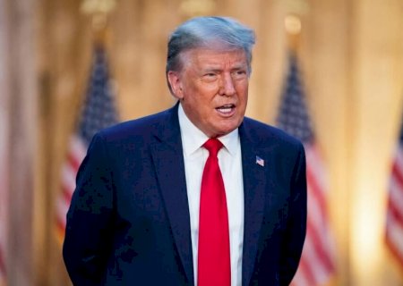 Trump troca ofensas com operário durante visita a fábrica da Ford em Detroit