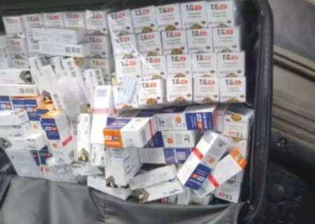 Mulher é presa em van levando medicamentos ilegais