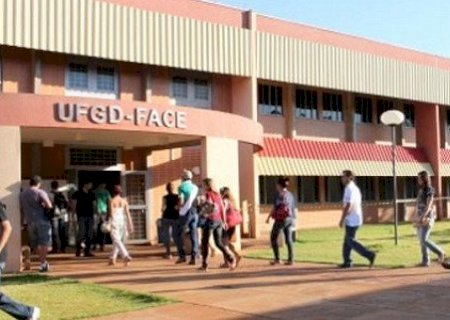 UFGD abre concurso para 27 vagas de professor com salários de até R$ 13,2 mil