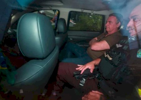 Após autorização de Moraes, Bolsonaro chega a hospital para exames
