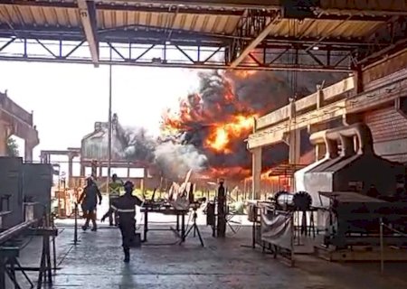 Caarapó - Incêndio de grandes proporções atinge usina às margens da MS-156