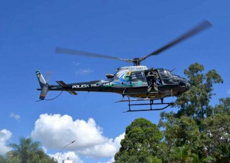 PM persegue bando por terra e ar e um é morto em Anhanduí; cinco fugitivos em mata