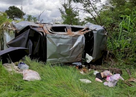 Colisão entre caminhonete e carro de passeio deixa sete vítimas