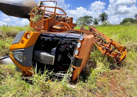 Uniport é encontrado tombado no Rodoanel de Caarapó