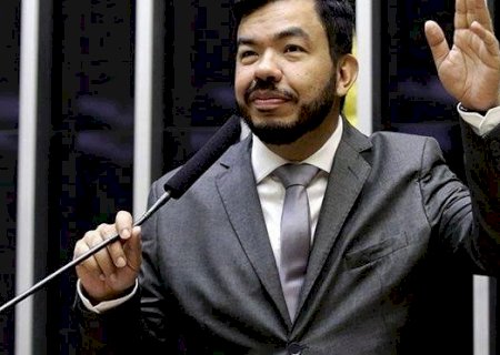 Proibido de chegar perto da esposa após agressão, ex-deputado diz que ‘família atravessa momento delicado,