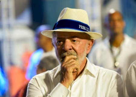 Oposição critica desfile homenageando Lula; Novo diz que vai pedir inelegibilidade