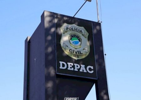 Dourados - Adolescente é flagrada em sala de aula com droga na mochila e faca