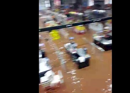 Vídeo -Chuva de 120 mm em menos de uma hora causa alagamentos em Maracaju nesta quarta-feira (18)