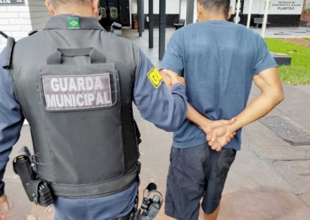 "A vida aqui fora não está fácil": condenado por furto se entrega em Dourados