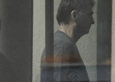 Bolsonaro tem alta após 2 semanas e segue para prisão domiciliar