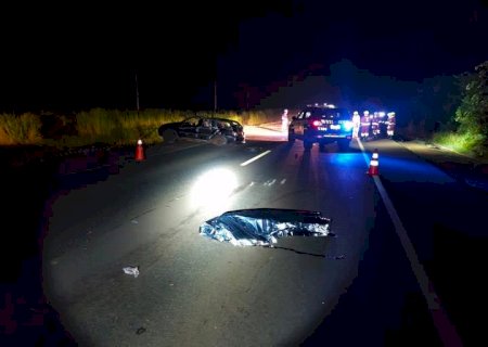 Motorista morre após ser arremessado de veículo e atropelado por caminhão