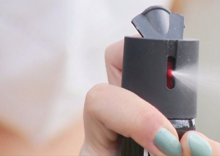 Câmara aprova projeto que libera venda de spray de pimenta para mulheres acima de 16 anos