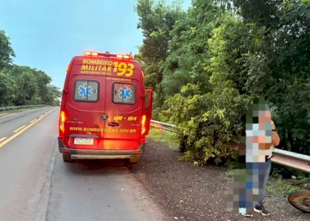Mulher morre ao ser arremessada em ribanceira de cinco metros