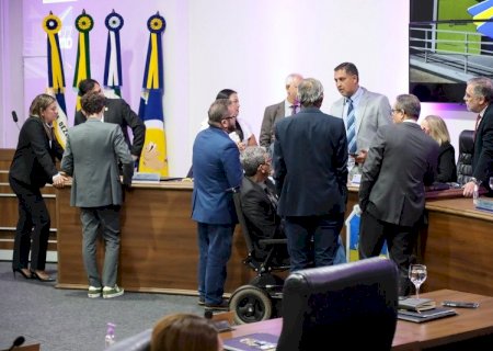 Câmara de aprova projetos, cria comissão e debate inclusão na 7ª sessão do ano