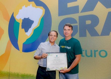 Coronel David entrega Diploma de Ilustre Visitante a Flávio Bolsonaro