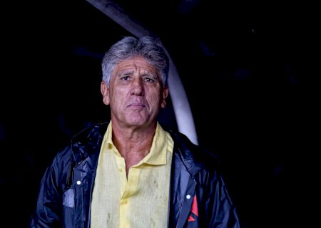 Renato Gaúcho pede fim das falhas do Vasco e rebate críticas após poupar: "Nem um mágico resolveria"