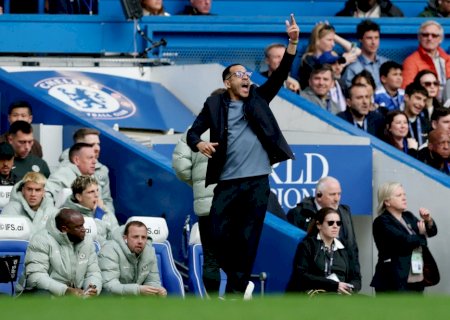 Chelsea demite técnico Liam Rosenior após série de derrotas