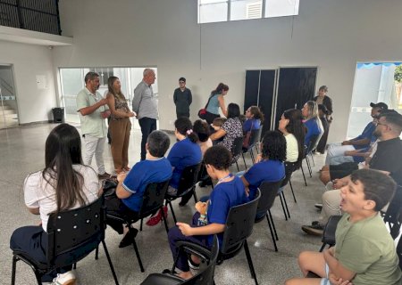 Com pais, alunos e diretores, Geraldo inaugura piscina da Associação dos Autistas de Dourados