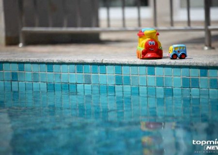 Criança de 1 ano se afoga em piscina de casa em Costa Rica e fica em estado grave