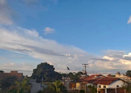 Segunda começa com sol, mas chuva forte e ventos de até 60 km/h podem atingir MS