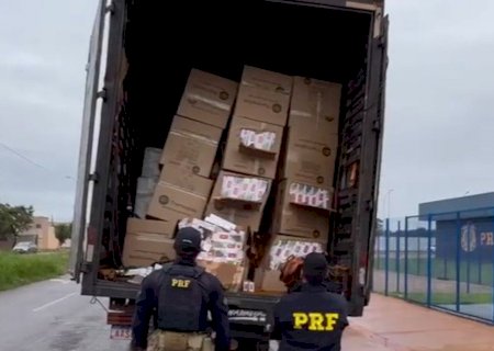 Caminhão de mudança escondia 50 mil maços de cigarros contrabandeados