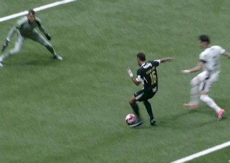Faro de gol e vibração à la Cristiano Ronaldo: conheça o português sensação e artilheiro da Série B