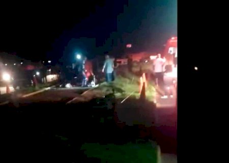 População denuncia falta de iluminação em via onde rapaz morreu na noite deste doming