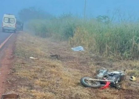 Batida entre moto e van termina com uma pessoa morta em Maracaju