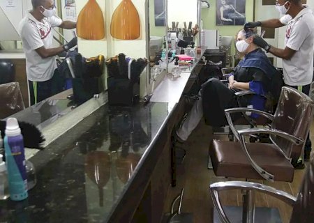IBGE: setor de serviços recua 1,2% em março
